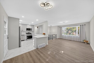 2211 Birchwood Pkwy, Woodridge, IL 60517 - photo 4