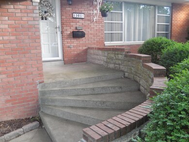 1301 Gumwood Dr, Columbus, OH 43229 - photo 4