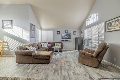 4391 Sonora Ct, Rosamond, CA 93560 - photo 5