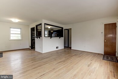 2331 Scott Key Dr, District Heights, MD 20747 - photo 5