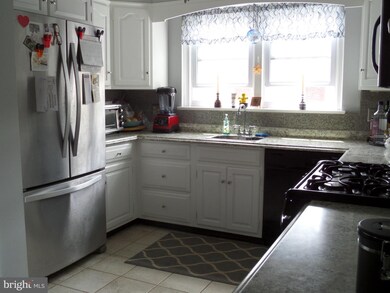 819 N Broad St, Lansdale, PA 19446 - photo 7