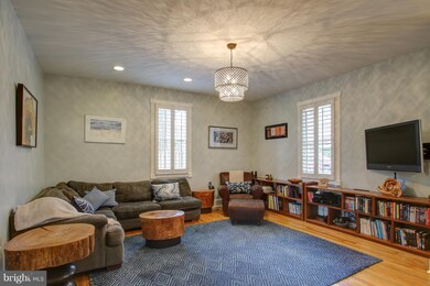 19 Grant Ave, Takoma Park, MD 20912 - photo 2