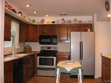 1710 Elmhurst Dr, Whitehall, PA 18052 - photo 2