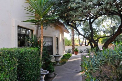 Westsidemainentrancewalkway
