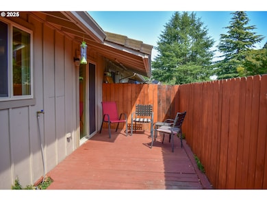 300 Shafer Ln unit B4, Jacksonville, OR 97530 - photo 4