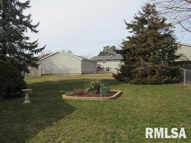 2824 W 65th St, Davenport, IA 52806 - photo 4