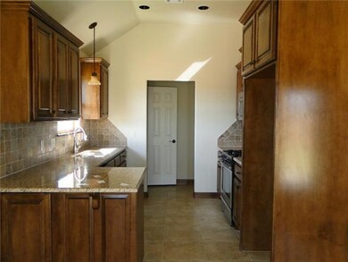 2113 Crooked Oak Dr, Shawnee, OK 74804 - photo 3