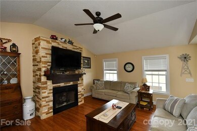 723 Jennings Rd, Statesville, NC 28625 - photo 5
