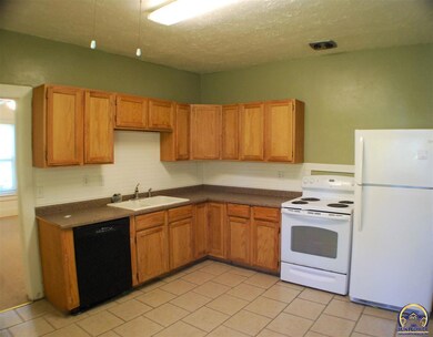 815 Delaware St, Oskaloosa, KS 66066 - photo 5