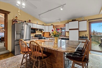 Kitchen w/ Island