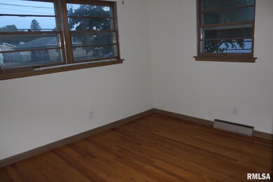 3710 Wilkes Ave, Davenport, IA 52806 - photo 4