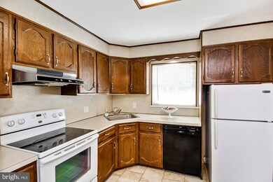 957 Carlin Dr, Southampton, PA 18966 - photo 3