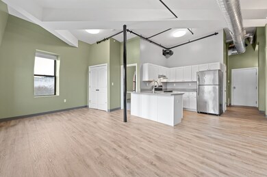 5 Pleasant St unit 504, Worcester, MA 01609 - photo 2