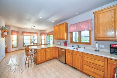 2052 Tunbridge Trail, Algonquin, IL 60102 - photo 6