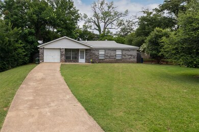 116 Bowles Ct, Hurst, TX 76053 - photo 2