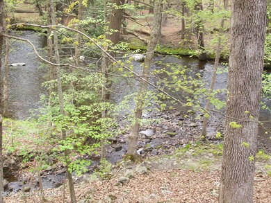 135 English Ct, Bushkill, PA 18324 - photo 2