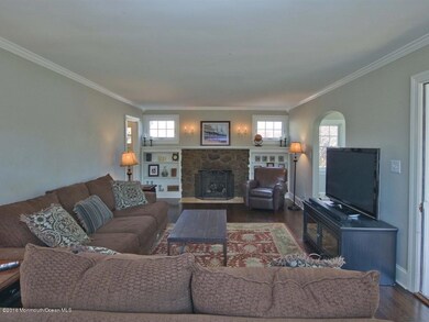 010_LIVING ROOM