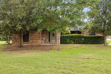 3814 Buena Vista Cir, Granbury, TX 76049 - photo 2