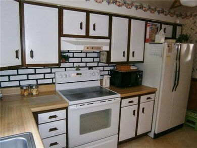 ANOTHER VIEW OF THE EAT-IN-KITCHEN