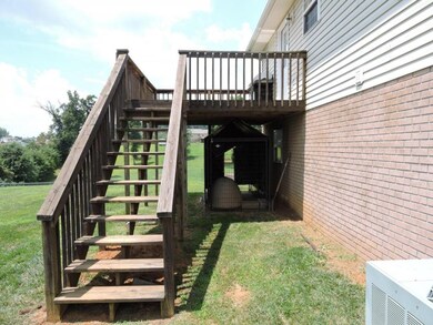 Back deck and dog kennel
