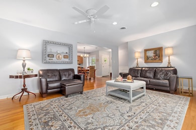 2307 Robincrest Ln, Glenview, IL 60025 - photo 6