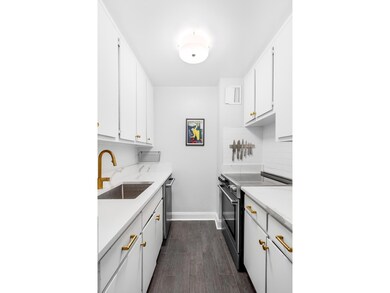 708 Washington St unit 5B, New York, NY 10014 - photo 7