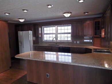 Granite breakfast bar...