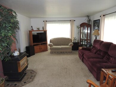 852 Lawnsdale Rd, Medford, OR 97504 - photo 2