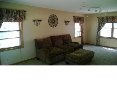 23' x 12' Living Room ~ new carpet