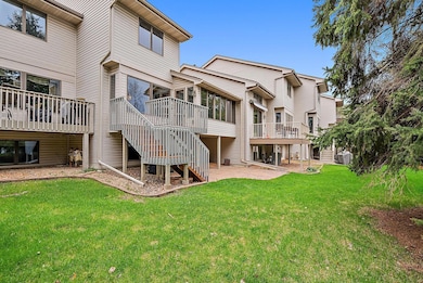 1330 Sunview Dr, Saint Paul, MN 55126 - photo 2