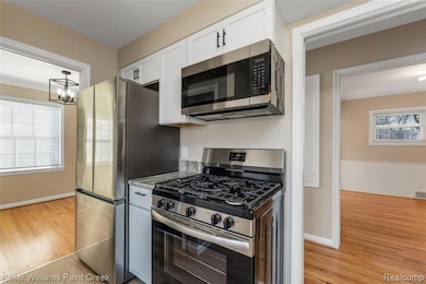 21237 Severn Rd, Harper Woods, MI 48225 - photo 7