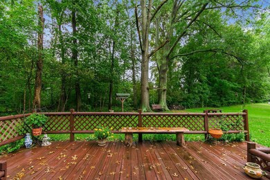 Deck - 5026 Johnstown Rd (2)