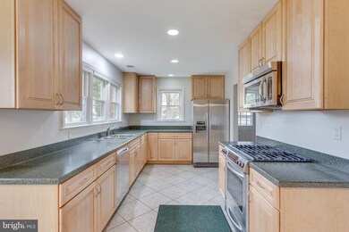 3823 Mode St, Fairfax, VA 22031 - photo 5