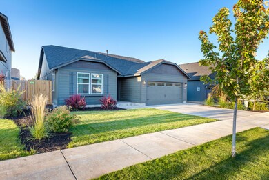 3647 SW Pumice Ave, Redmond, OR 97756 - photo 2