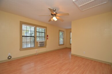 1644 1/2 Hawthorne St unit C, Houston, TX 77006 - photo 5