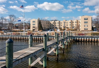 1180 Narragansett Blvd unit F6, Cranston, RI 02905 - photo 2