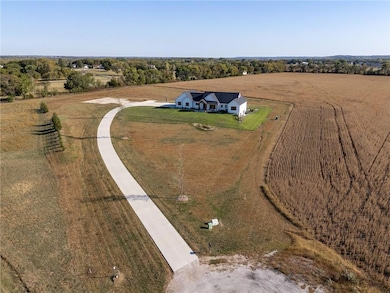 1072 E 1466 Rd, Lawrence, KS 66046 - photo 2