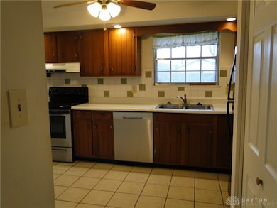 8 Maplewood Dr, Jamestown, OH 45335 - photo 3