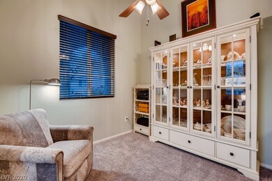 Front sitting room/Den