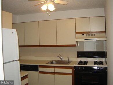 Radnor House unit 319, Bryn Mawr, PA 19010 - photo 7