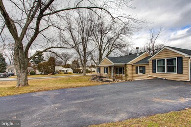 960 Wayfield Dr, Norristown, PA 19403 - photo 2