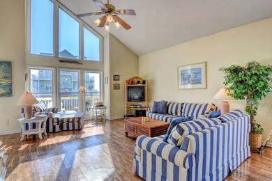 636 Hampton Colony Cir North-large-002-2