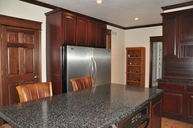 04_15027KingRd_Kitchen_DSC_9590