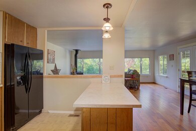 2100 Cloverlawn Dr, Grants Pass, OR 97527 - photo 5