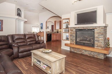 1025 SW 9th St, Lincoln City, OR 97367 - photo 4