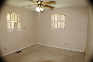 1900 W Lakeridge Dr, Albany, GA 31707 - photo 7