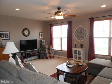 9249 Alvyn Lake Cir, Bristow, VA 20136 - photo 5