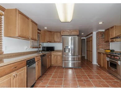 Brand new stainless steel Fridge & Dishwasher incl