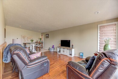 04-4 Living Room