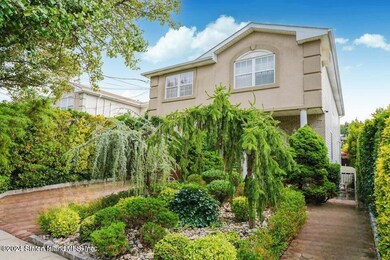 1260 Drumgoole Rd E, Staten Island, NY 10312 - photo 2